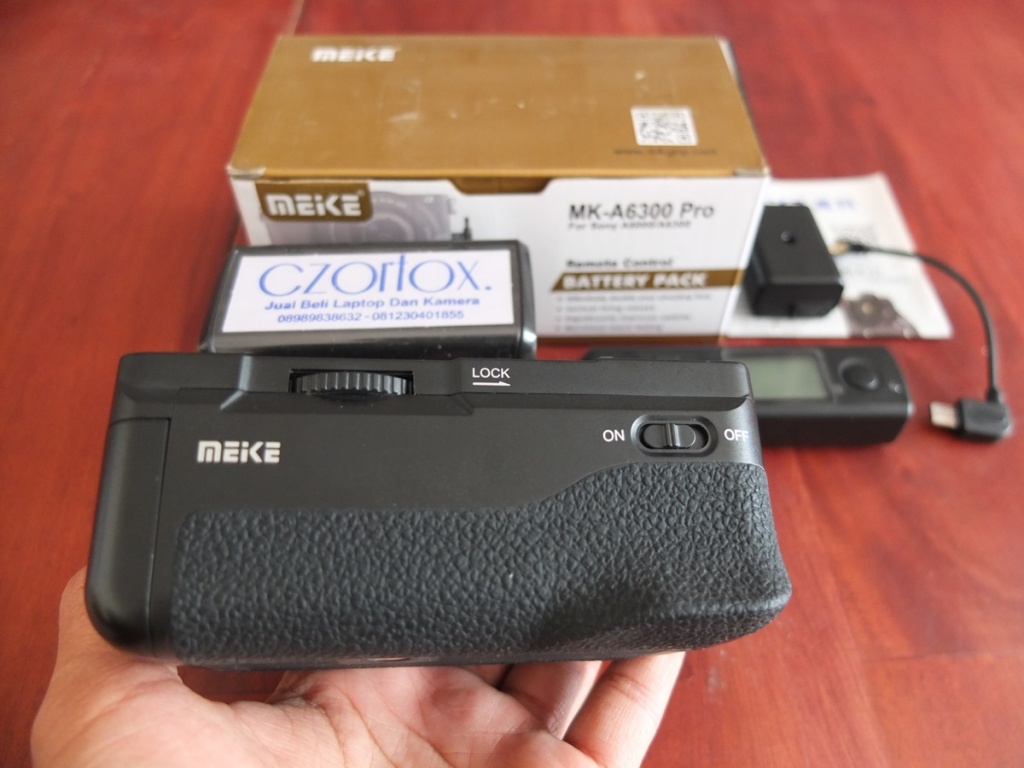 Jual Beli Laptop Kamera | surabaya | sidoarjo | malang | gersik | krian | Meike Battery Grip MK-A6300 PRO For Sony A6000-A6300