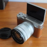 Fujifilm X-A10 Lensa 16-50mm Flip Screen