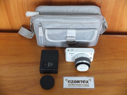 Nikon 1 J1 Lensa Kit 10-30mm